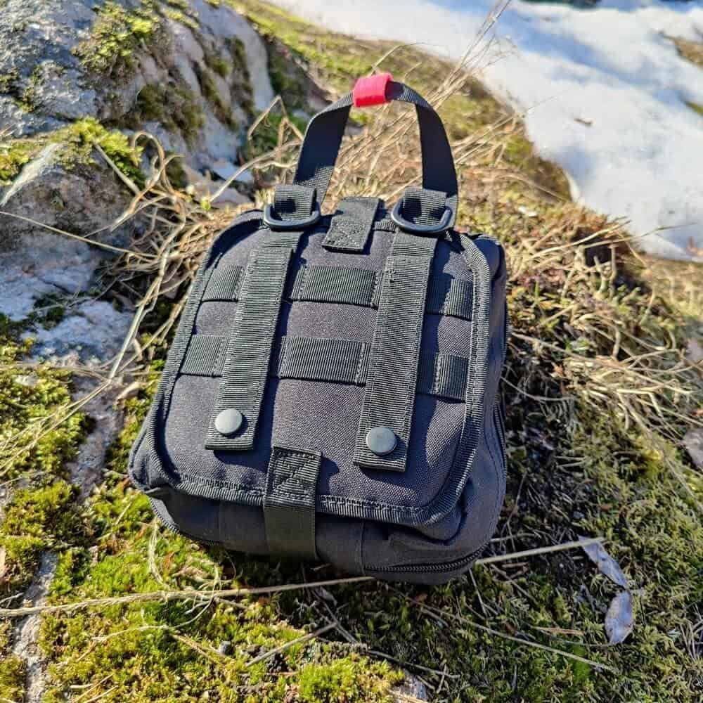 Vesilläliikkujan ensiapulaukku takaosa